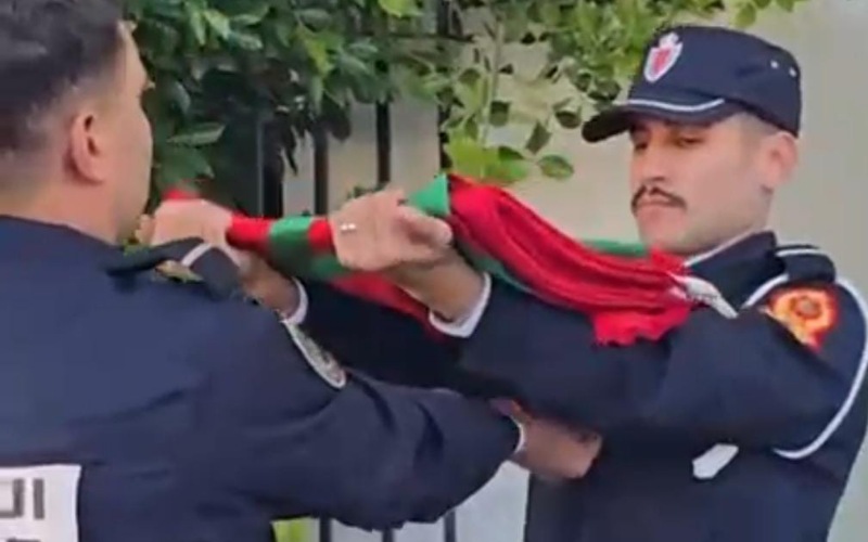 القصر الكبير.. رفع العلم الوطني بمفوضية الشرطة وإعلان استئناف كامل الخدمات الأمنية