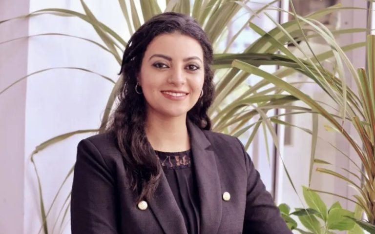 (مكنصومش منذ 10 سنوات).. مايسة سلامة الناجي تشعل النقاش حول تجريم الإفطار العلني