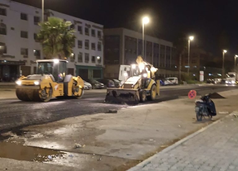 بعد مقالات ”هبة بريس“ و احتجاجات “الطاكسيات”.. الشروع في إصلاح طرق كارثية بالبيضاء