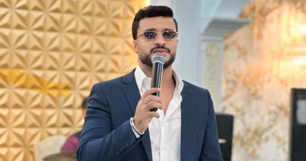 وليد الرحماني يجسد قيم "تمغربيت" ويتعهد بإيواء عائلات متضررة من القصر الكبير