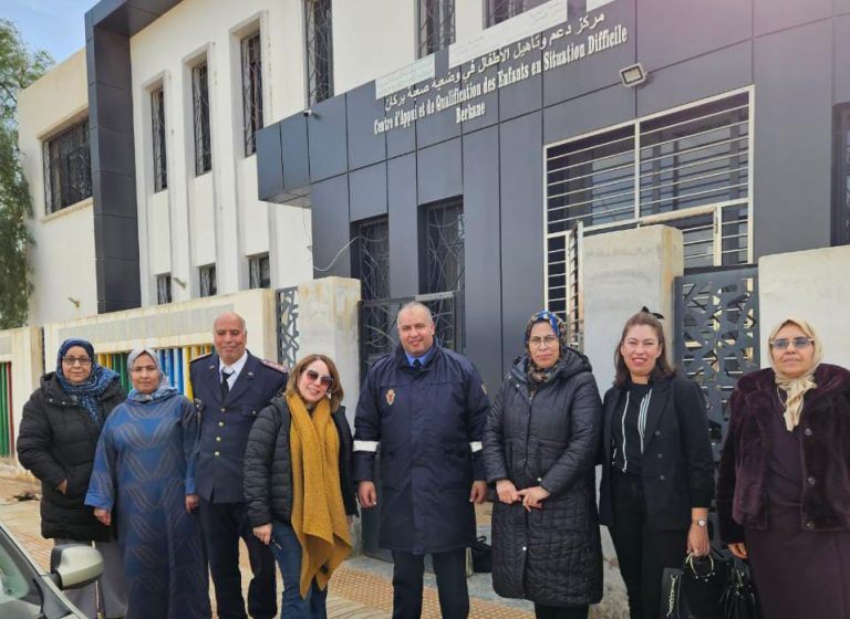 بركان.. طفل يغادر عتمة السجن ليعانق ألوان المدرسة بمبادرة من جمعية (AIDE)
