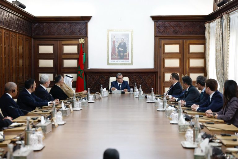 أخنوش يستقبل مستثمري الهيدروجين الأخضر ويؤكد التسريع بتنزيل (عرض المغرب)