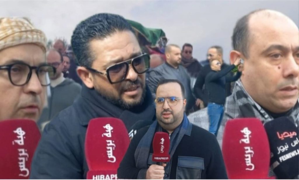 فاس تودّع كمال اللعبي الملقب بـ(الشاف كيمو)… جنازة مهيبة لاسمٍ طبع القلوب قبل الموائد (فيديو)