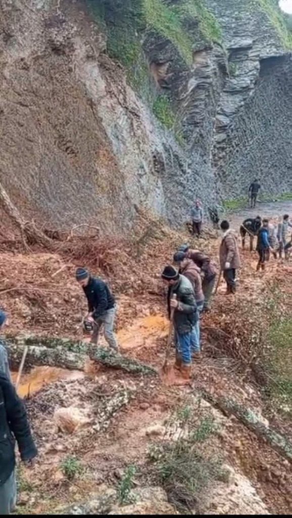 الحسيمة.. انجراف التربة يقطع الطريق نحو دوار تلغونت بجماعة عبد الغاية السواحل