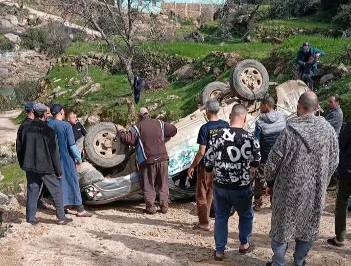 انقلاب “بيكوب” محمّلة بالزيتون بدوار اسمار بالحسيمة دون إصابات