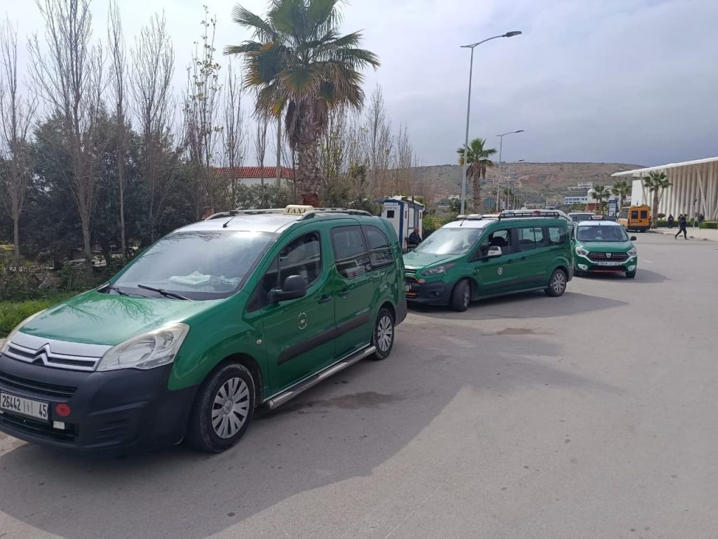 الحسيمة.. مهنيّو سيارت الأجرة خط بوكيدان يطالبون بظروف اشتغال لائقة
