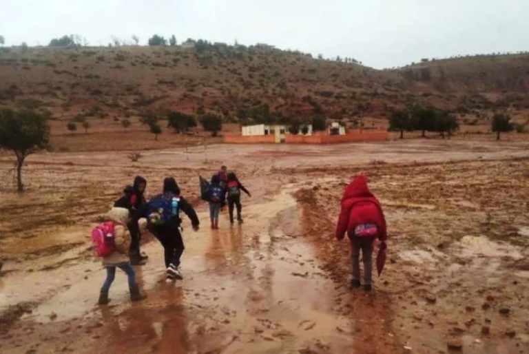 سوء الأحوال الجوية.. تمديد تعليق الدراسة لثلاثة أيام إضافية بإقليم تاونات