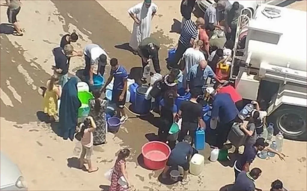 جزائريون بدون ماء وإعلامهم منشغل بتغطية فيضانات المغرب