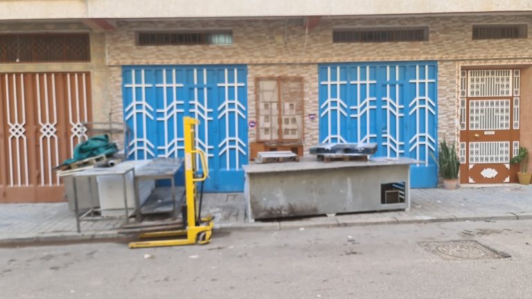 طنجة.. مشروع لإصلاح الغسالات بالشارع العام يثير استياء سكان تجزئة كريمة
