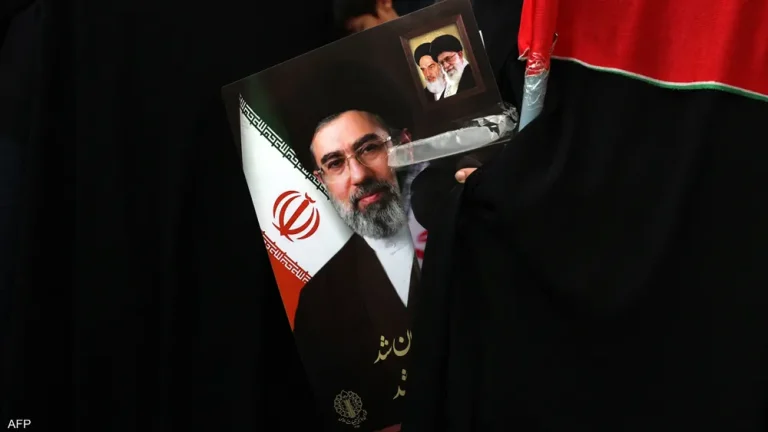غياب وصور “مفبركة”.. الشكوك تتزايد حول الحالة الصحية لمجتبى خامنئي