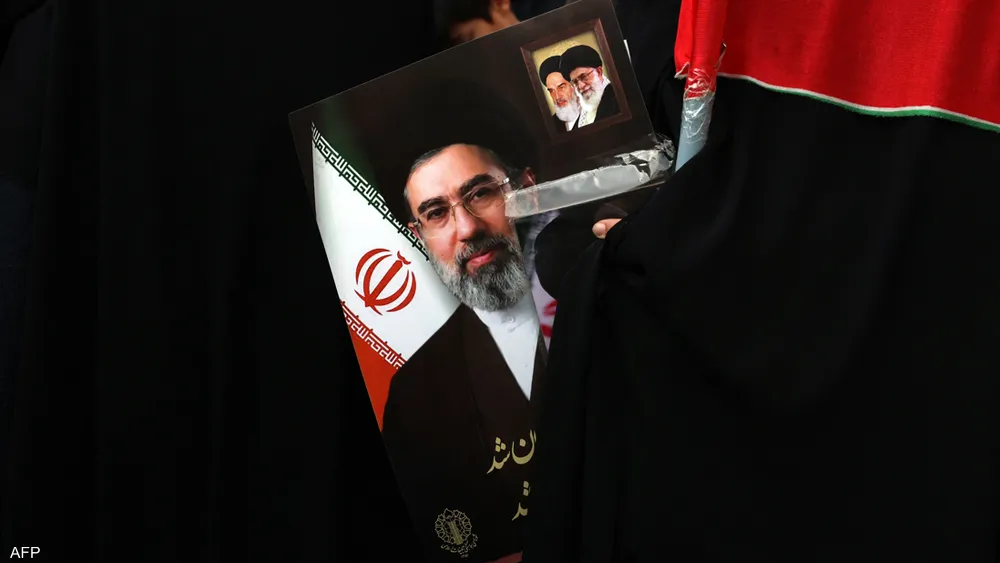 غياب وصور “مفبركة”.. الشكوك تتزايد حول الحالة الصحية لمجتبى خامنئي