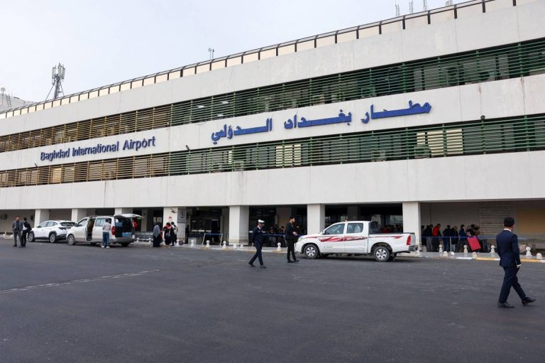 العراق يعلن تمديد إغلاق مجاله الجوي