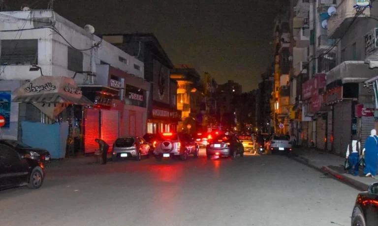 مصر.. الحكومة تغلق المحلات لترشيد الطاقة والتحايل يملأ شوارع العمرانية