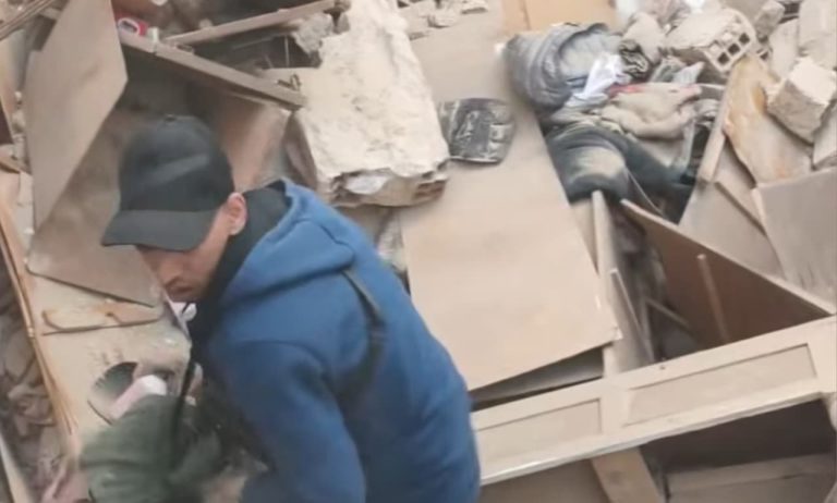 فاس.. حالة استنفار بالمدينة العتيقة إثر انهيار منزل متعدد الطوابق