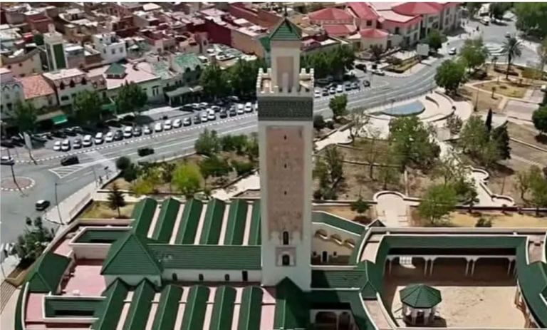 مدينة أزرو بين رهانات التنمية وانتظارات الساكنة.. أي أفق للنهوض بالبنية التحتية؟