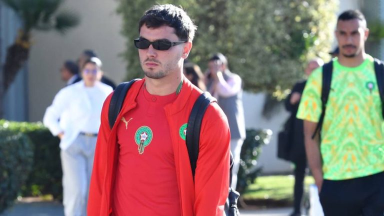 المنتخب المغربي يحط الرحال بلانس استعداداً لودية باراغواي
