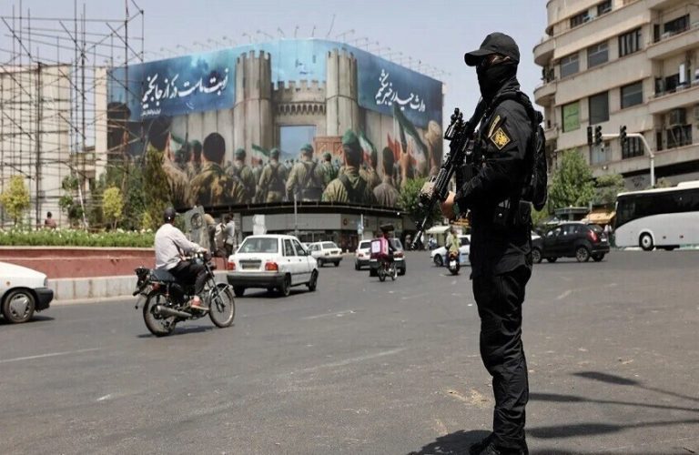 إيران.. اعتقال 138 شخصا بتهمة التخابر مع إسرائيل وأمريكا