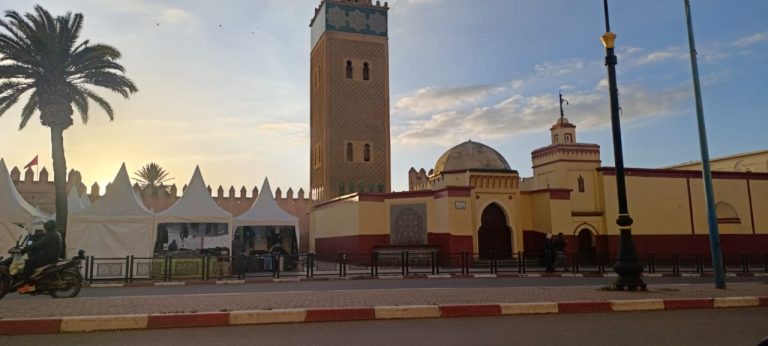 عرض منتوجات بساحة مسجد سيدي الغليمي يُخرج رئيسة مجلس سطات عن صمتها