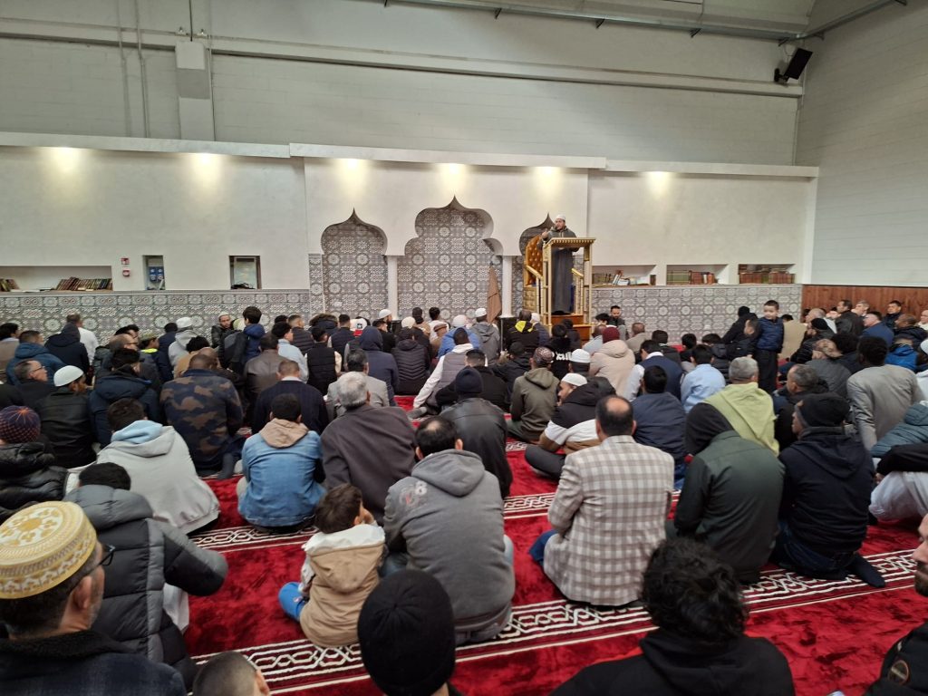 إيطاليا.. الجالية المغربية والإسلامية ترسم لوحة إيمانية مهيبة في صلاة العيد بكانتو