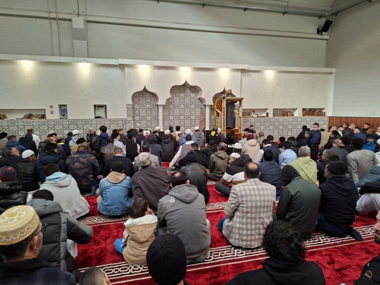 إيطاليا.. الجالية المغربية والإسلامية ترسم لوحة إيمانية مهيبة في صلاة العيد بكانتو