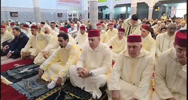 عامل إقليم سيدي سليمان يؤدي صلاة عيد الفطر وسط أجواء روحانية مميزة