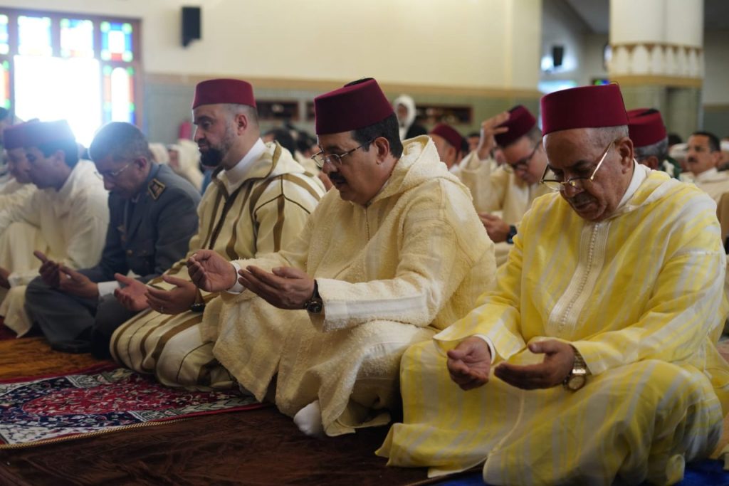 القنيطرة.. عامل الإقليم يشارك المصلين أجواء عيد الفطر بمسجد “لالة خديجة”