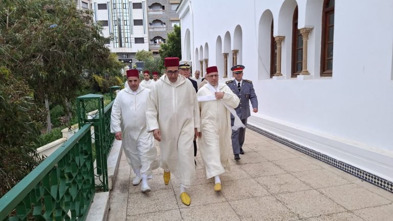 الحسيمة تحتفي بعيد الفطر في أجواء إيمانية رسمية بمسجد محمد السادس