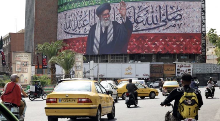 اغتيال في قلب طهران.. كيف ساهم اختراق كاميرات المراقبة المرورية في تحديد موقع خامنئي