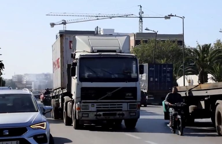 فوضى الطريق تتواصل بالدار البيضاء.. مطالب بالتدخل لتطبيق القانون