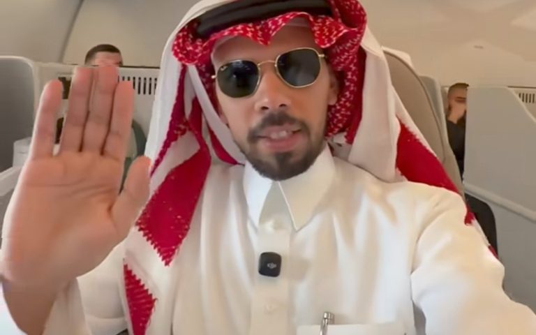 خالد العليان يغادر الجزائر ويعلق: "الظروف لا تسمح بالاستمرار"