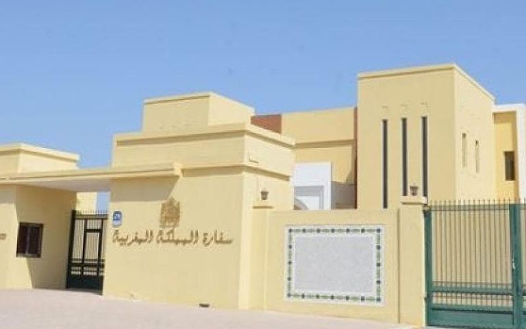 سفارة المغرب بالدوحة تضع رقما إضافيا رهن إشارة الجالية وتحذر من الأخبار المضللة