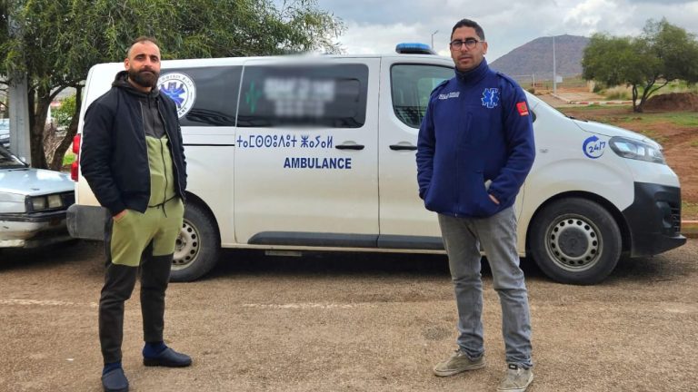 خنيفرة.. مبادرة فردية لتأمين نقل مريض نحو العلاج تلقى الإشادة
