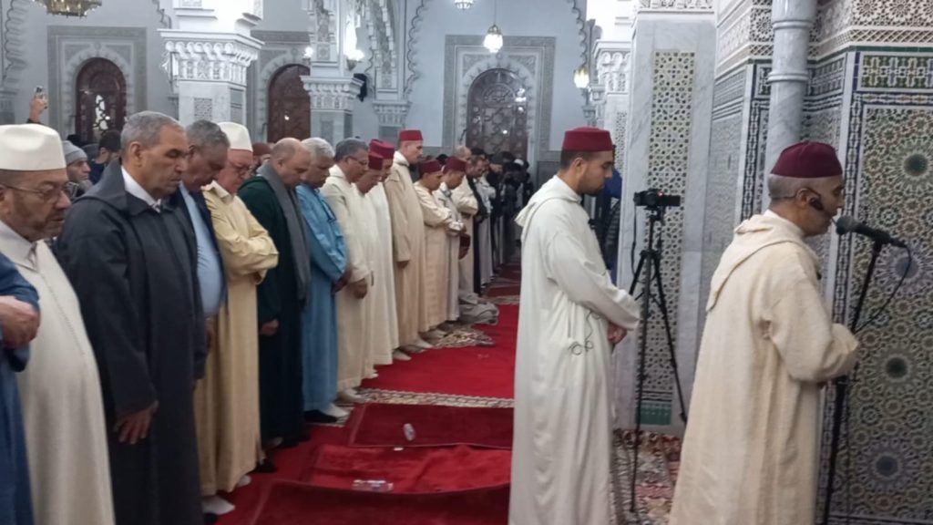 وجدة.. 10 آلاف مُصلٍّ من مختلف مدن الشرق يحيون التراويح خلف العيون الكوشي