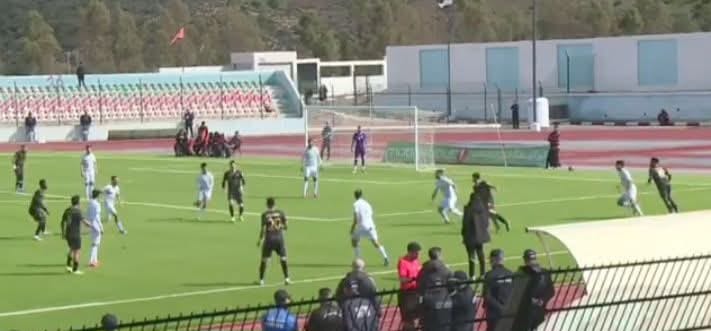فضيحة ملاعب بلا إضاءة وبث متواضع.. انتقادات لواقع الكرة الجزائرية