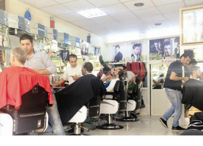 أجواء العيد بأكادير.. إقبال كثيف على محلات الحلاقة