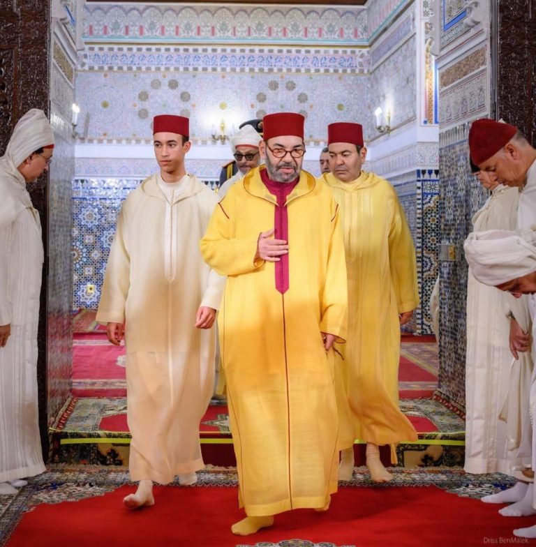 أمير المؤمنين يحيي ليلة القدر ويسلم جوائز محمد السادس للقرآن والحديث