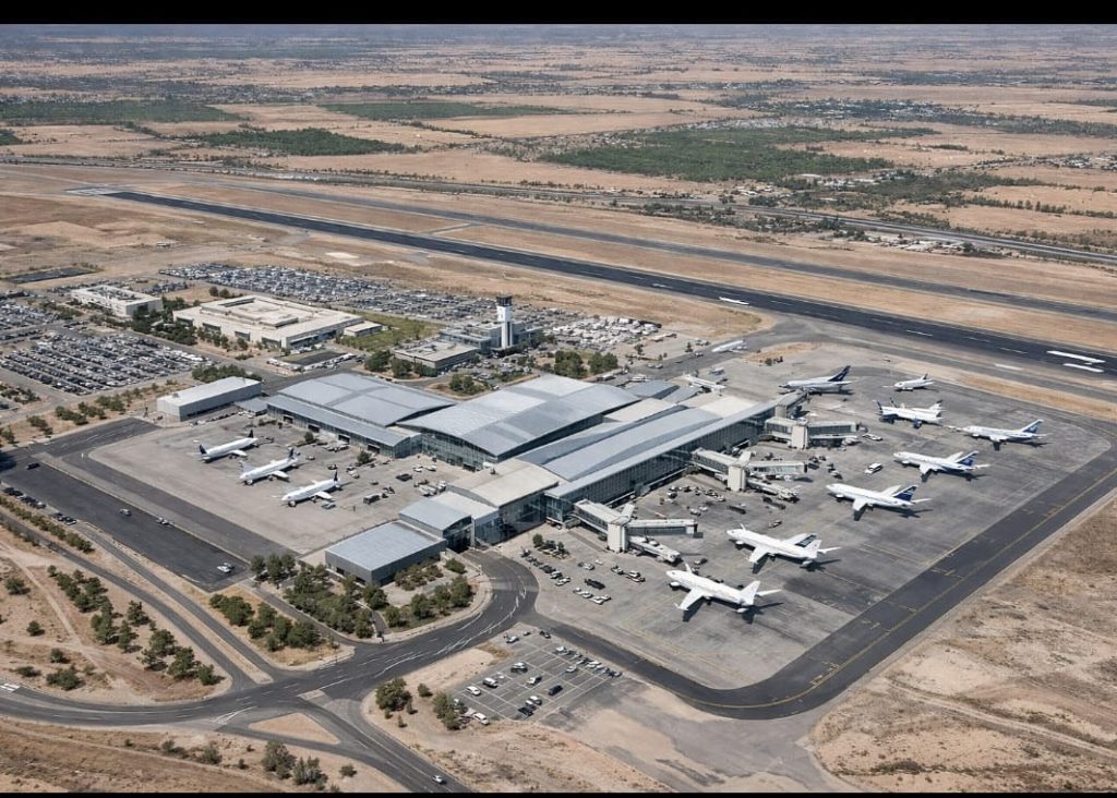 مطار