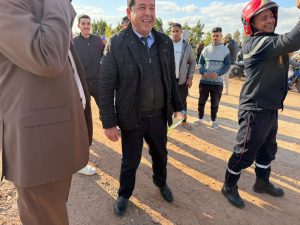 سلطات مراكش تنجح في إقناع شاب بالهبوط من اعلى لاقط هوائي(صور) 6 سلطات مراكش تنجح في إقناع شاب بالهبوط من اعلى لاقط هوائي(صور)