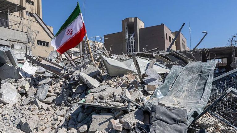 إيران: إسرائيل قصفت فرعا لأقدم بنك في البلاد وجيشنا سينتقم