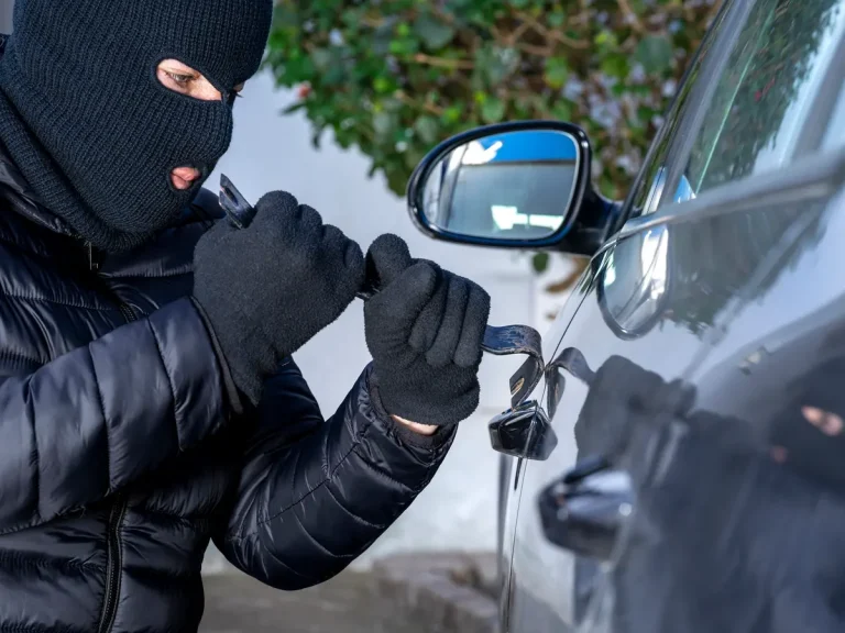سرقة سيارتين في أربعة أيام تثير قلق ساكنة تيفلت.. ومطالب بتحرك أمني