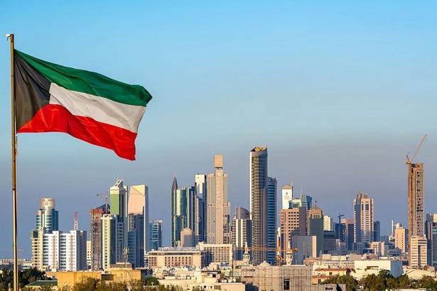 الكويت تُسقط طائرة مسيرة معادية وتؤكد جاهزية دفاعها الجوي