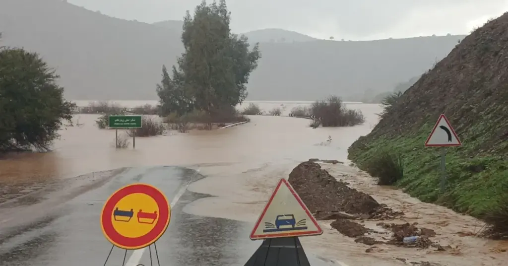 فتح جزئي للطريق الوطنية رقم 25 بين عين عودة والبراشوة بعد تراجع منسوب المياه