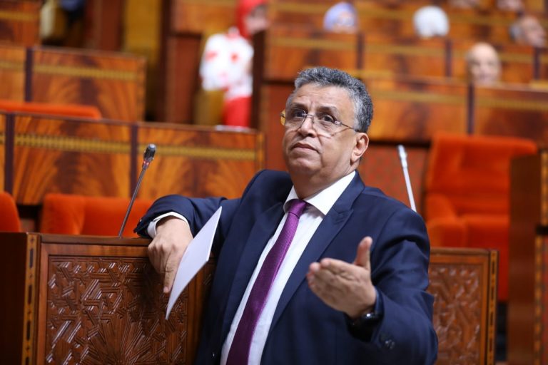 مذكرة حقوقية تسجل تحفظات على مشروع تنظيم المحاماة وتنبه لإشكالات استقلال المهنة