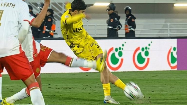 هدف خرافي يقود المغرب الفاسي لصدارة الدوري على حساب الوداد