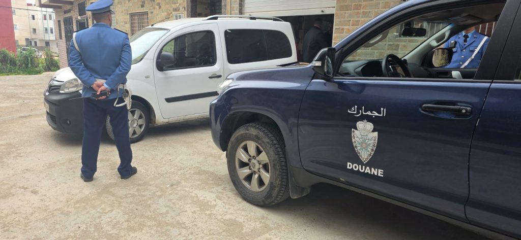 تطوان.. تنسيق بين الجمارك والأمن يُسفر عن حجز عطور مهربة داخل مستودع سري
