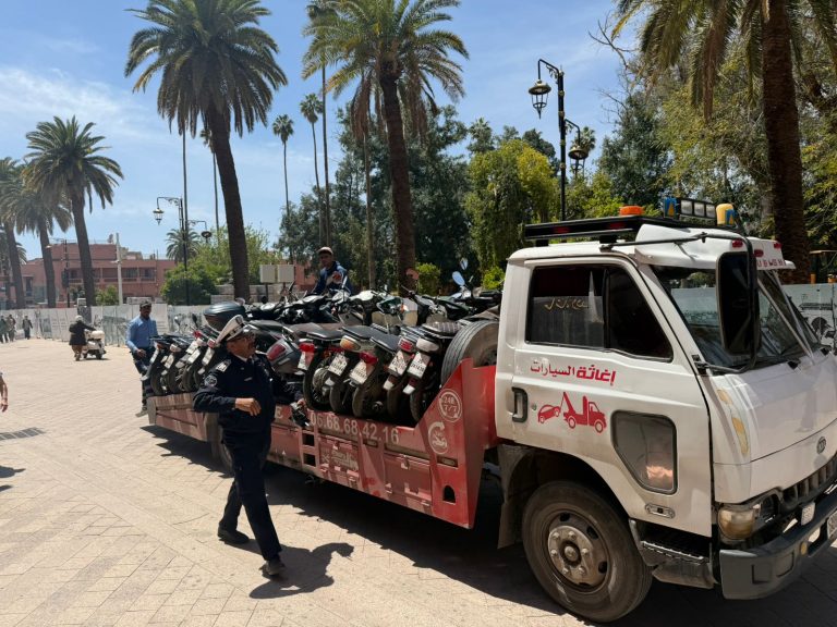 مراكش.. حملة أمنية على الدراجات النارية المركونة فوق الرصيف بدار الباشا - صور