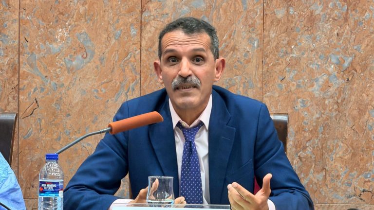 عضو سابق في البوليساريو يربك الانفصاليين داخل ندوة بجامعة سرقسطة