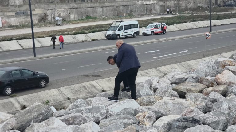 البيضاء.. إحباط محاولة لتهريب المخدرات بشاطئ النحلة - صور