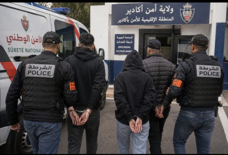 إنزكان: تنسيق أمني يطيح بشبكة للتشهير عبر "فيسبوك" .. ومسؤولو سجون ضمن الضحايا