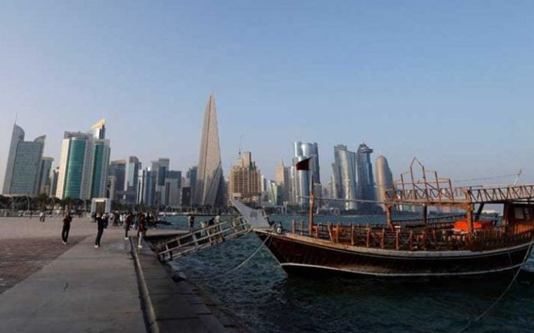قطر.. صاروخ كروز إيراني يصيب ناقلة نفط
